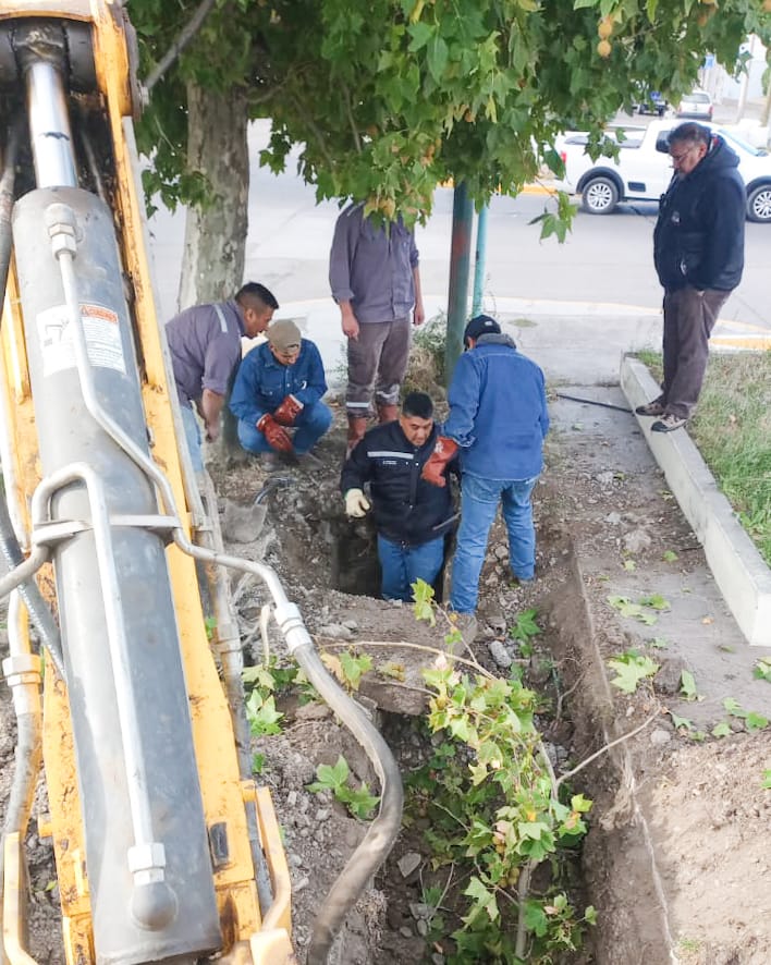 La Municipalidad de Rawson trabaja con la Cooperativa en la reparación y limpieza de uno de los pluviales principales de la&nbsp;ciudad