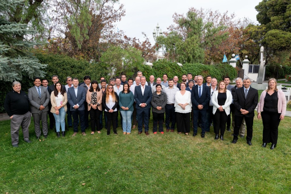 Arcioni se reunió con intendentes, jefes comunales y referentes políticos de la&nbsp;Provincia