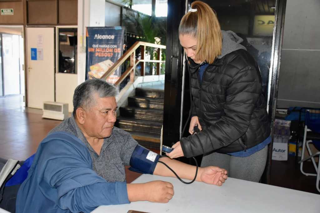 El Municipio de Trelew ofrece información y controles de salud en la Terminal de&nbsp;Ómnibus