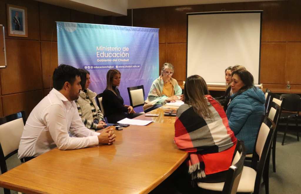 Autoridades de Educación recibieron a padres de la Escuela Provincial N°&nbsp;167