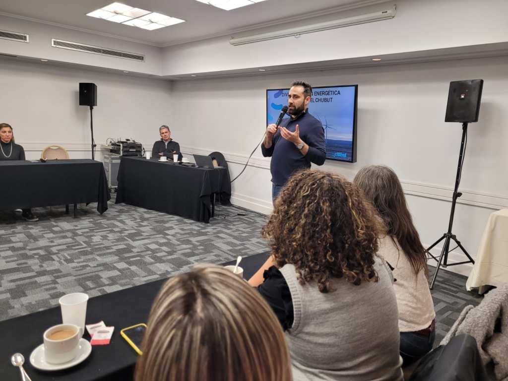 Provincia participó de una charla-debate destinada a jóvenes emprendedores en Comodoro&nbsp;Rivadavia