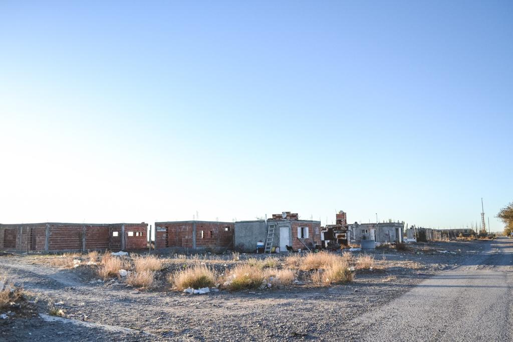 Biss recibió vecinos del barrio 490 Viviendas preocupados por usurpaciones en un predio del Banco del&nbsp;Chubut