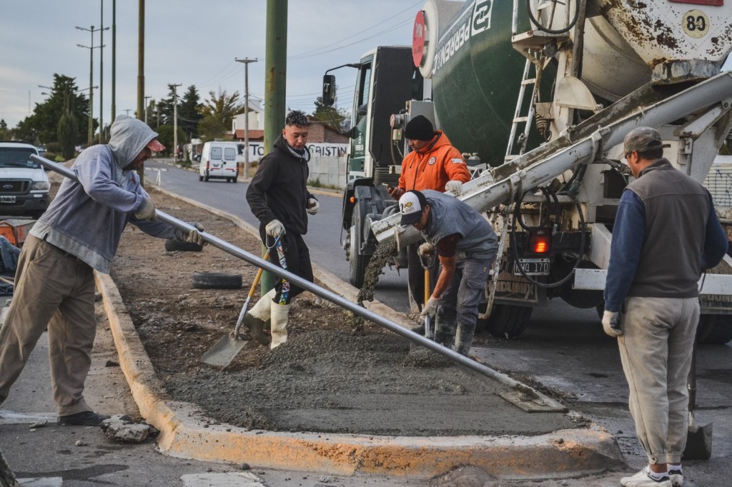 El Municipio continúa con trabajos de embellecimiento de los ingresos a&nbsp;Rawson