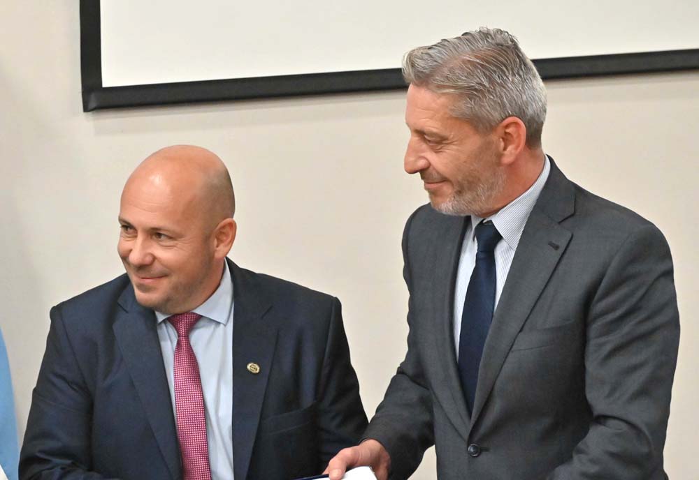 Arcioni traspasó el mando del Ejecutivo al vicegobernador Ricardo&nbsp;Sastre