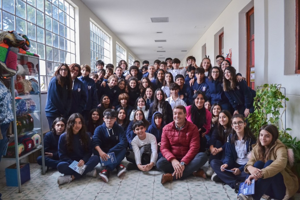 Biss entregó ejemplares de la Constitución Nacional a estudiantes del tercer año secundario del Instituto Don Bosco de&nbsp;Rawson