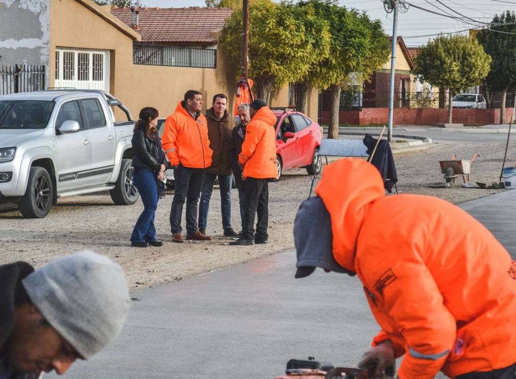 Avanza la pavimentación en la calle Carlos Gardel de&nbsp;Rawson