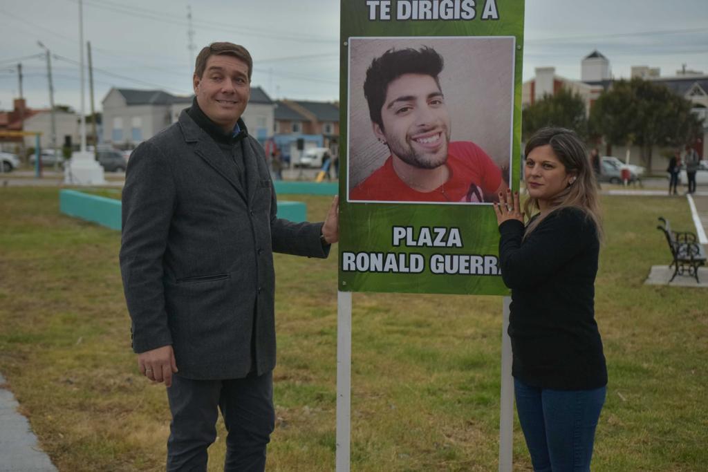 En un emotivo acto, se nombró «Ronald Guerra» a una plaza de Playa&nbsp;Unión