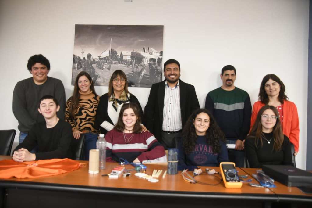 El Gobierno Provincial aportará materiales para la construcción del satélite de los estudiantes de la Escuela N°&nbsp;776