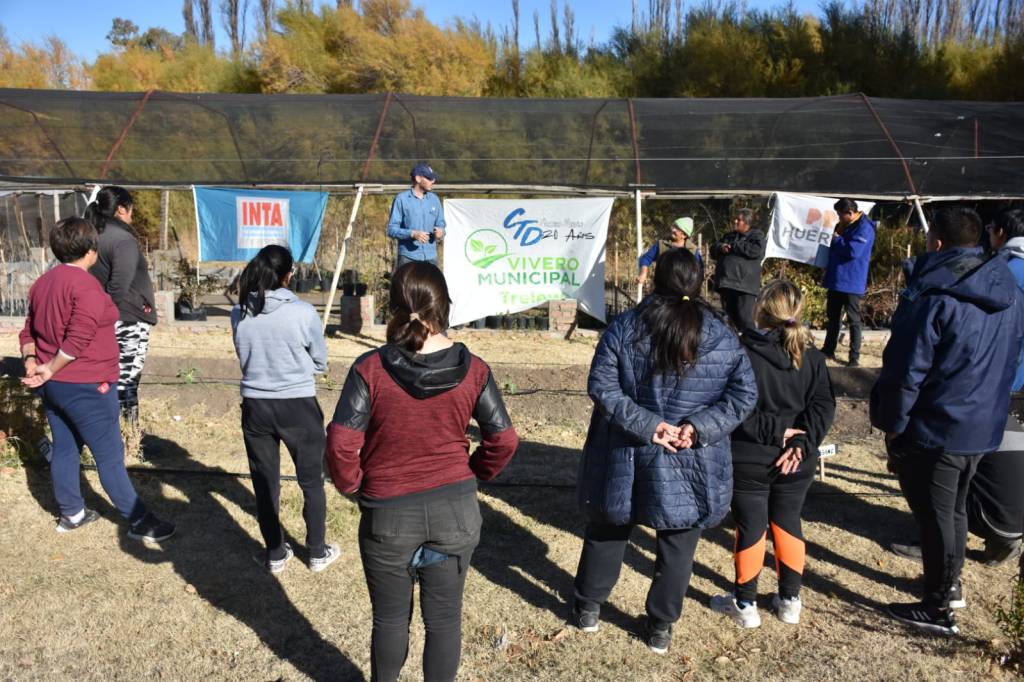 El Vivero Municipal de Trelew capacitó en construcción de microtúneles para la producción agroalimentaria
