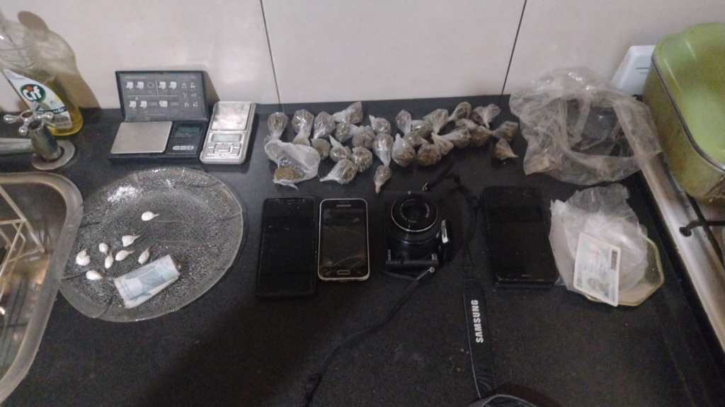 Sarmiento: Luego de una investigación por narcomenudeo, la Policía del Chubut detuvo 3 personas y secuestró una importante cantidad de&nbsp;drogas