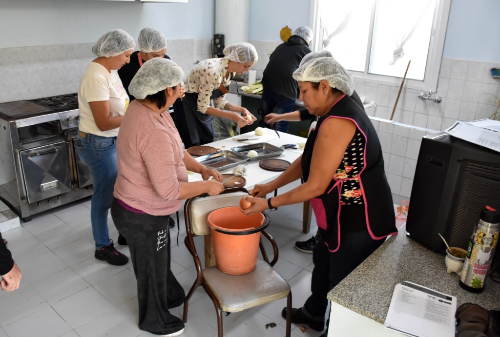 El Municipio de Trelew inició taller de Cocina Saludable y Economía&nbsp;Familiar