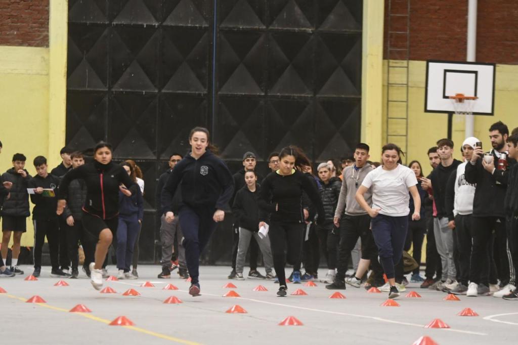 Más de 200 estudiantes secundarios de Trelew participaron de jornada de Educación&nbsp;Física