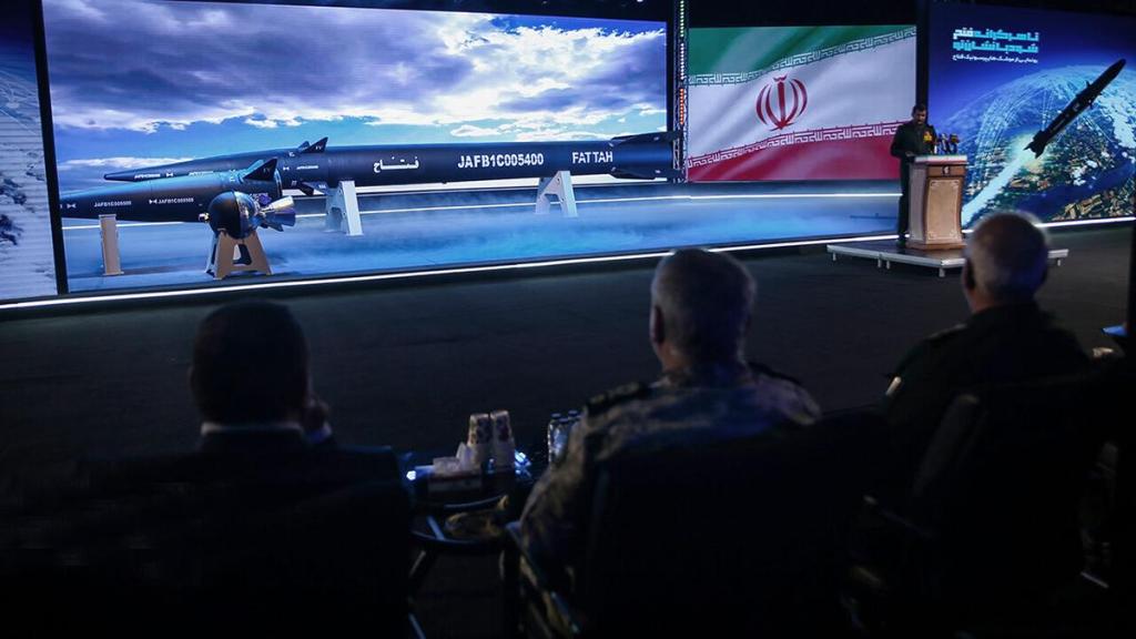 Irán presenta un misil balístico supersónico, más difícil de localizar y&nbsp;derribar