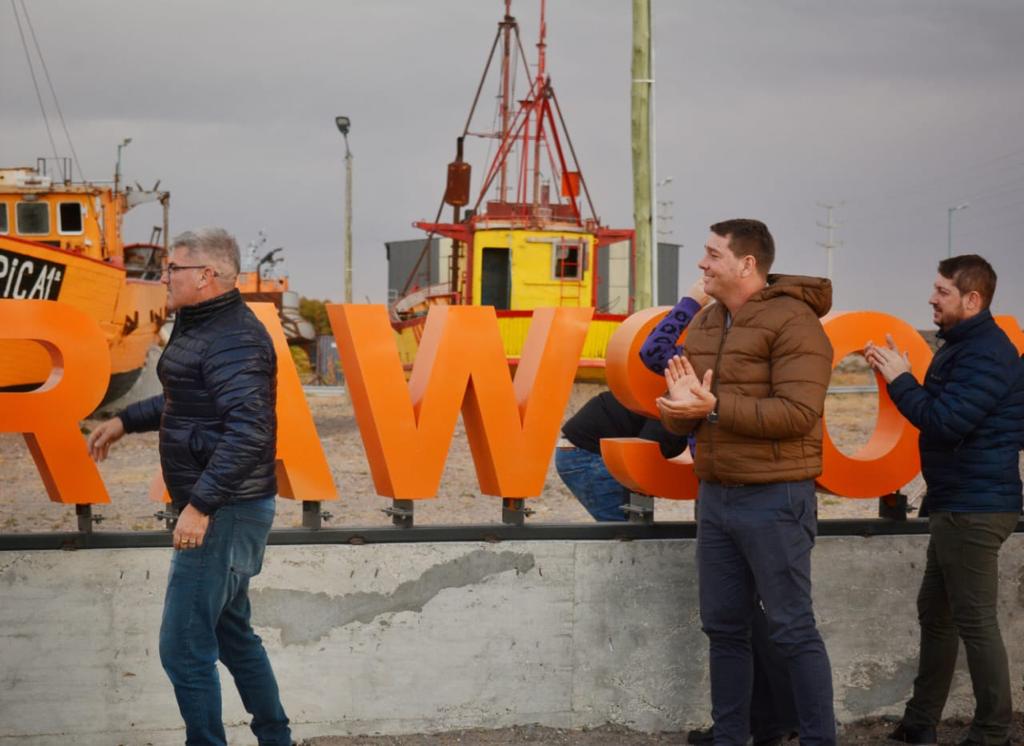 Biss inauguró letras corpóreas en el Puerto y la instalación de dos barcos precursores en la&nbsp;rotonda