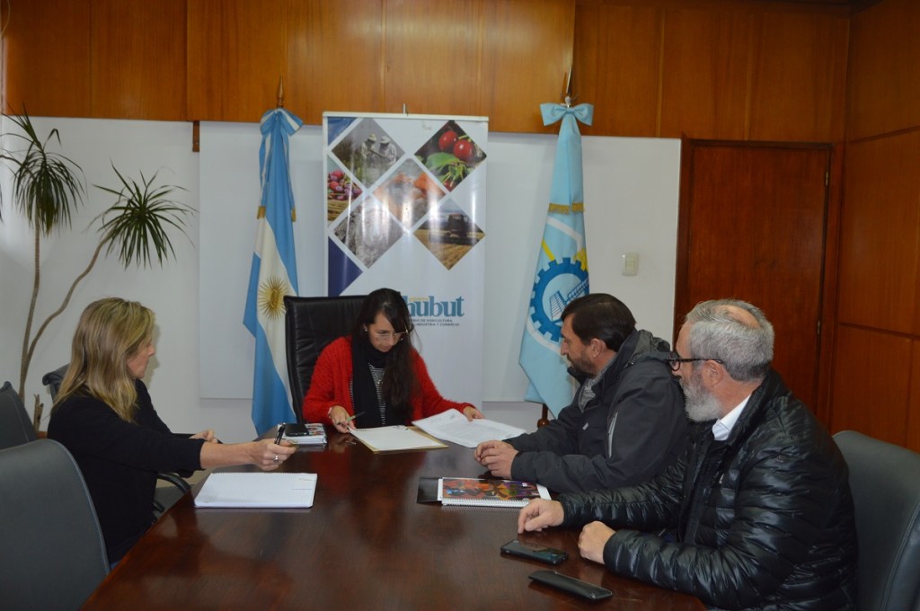 Desarrollan en Trevelin la instalación de una sala de faena&nbsp;porcina