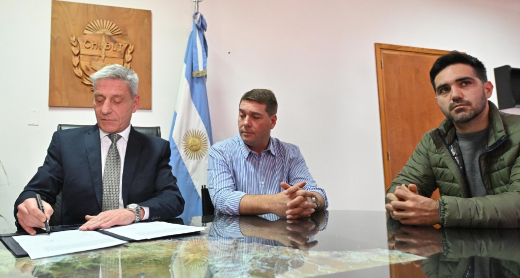 Se firmó el contrato de obra para iniciar la construcción del Gimnasio Municipal N° 2 de&nbsp;Rawson