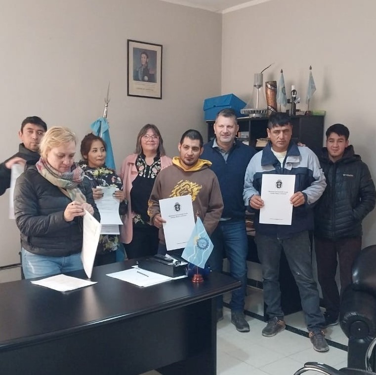 Provincia entregó aportes a emprendedores de Gualjaina para que puedan desarrollar sus actividades&nbsp;productivas