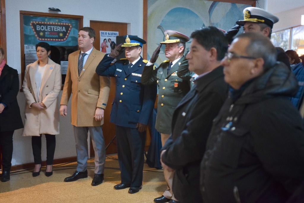 Biss instó a “unirnos como sociedad” al encabezar el acto central en Rawson por el Día de la&nbsp;Independencia