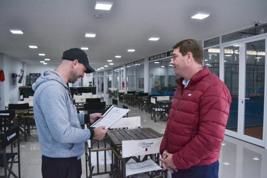 Biss recorrió el amplio y moderno complejo deportivo R7 y entregó la habilitación&nbsp;comercial