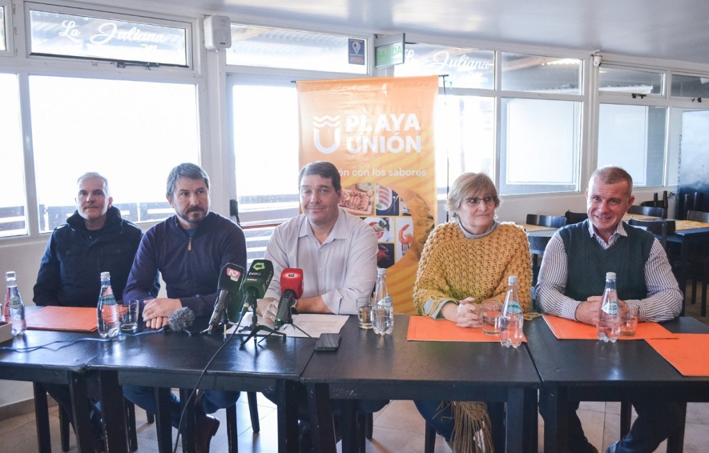 Rawson presentó sus actividades para Vacaciones de Invierno y los vecinos del Valle Inferior tendrán un 40% de descuento en el avistaje de toninas en Playa&nbsp;Unión