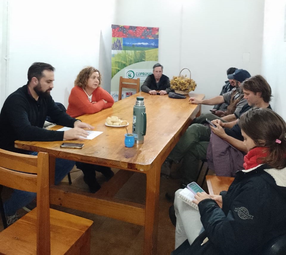 El Gobierno del Chubut entregó un Aporte No Reintegrable a productores de Lago&nbsp;Puelo