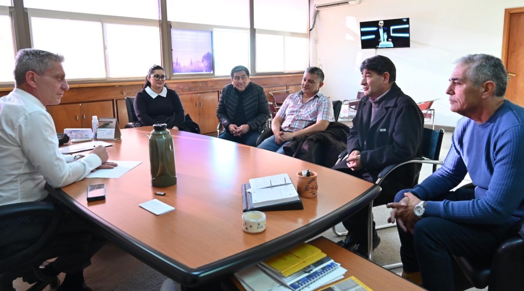 Arcioni se reunió con integrantes de la Agrupación Veteranos de Guerra de la Policía para avanzar en el proyecto solidario que llevan adelante en la&nbsp;Provincia