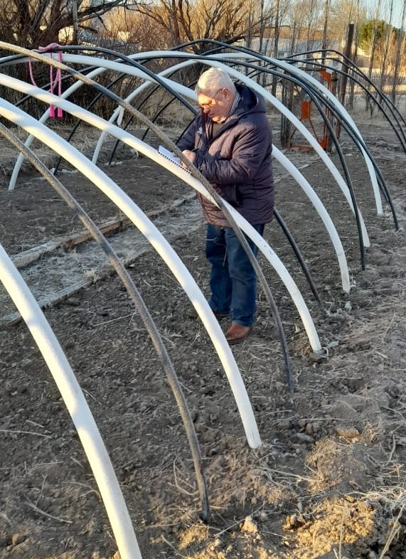 Autoridades provinciales supervisaron los invernáculos restaurados en Facundo y Buen&nbsp;Pasto