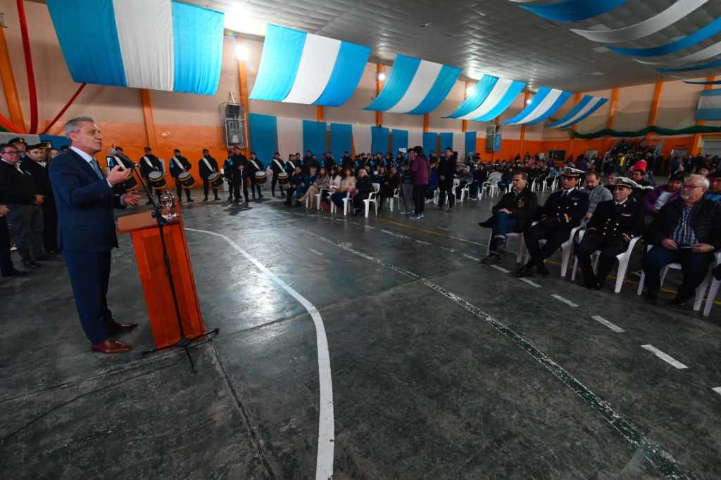 Arcioni encabezó el acto central por el 207° Aniversario de la Declaración de la Independencia en Camarones y anunció la licitación de un nuevo&nbsp;hospital