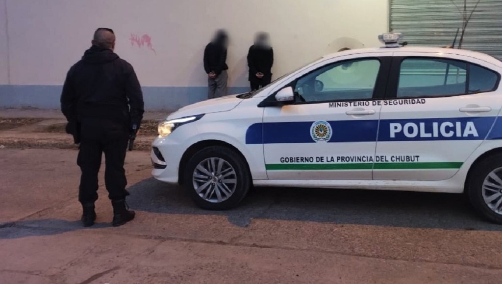 aprehensiones en Puerto Madryn, herramientas sospechosas, intento de evasión policial, Comisaría Primera Puerto Madryn, robo en Puerto Madryn, intervención policial, investigación en curso, secuestro de herramientas, seguridad en Puerto Madryn, operativo policial