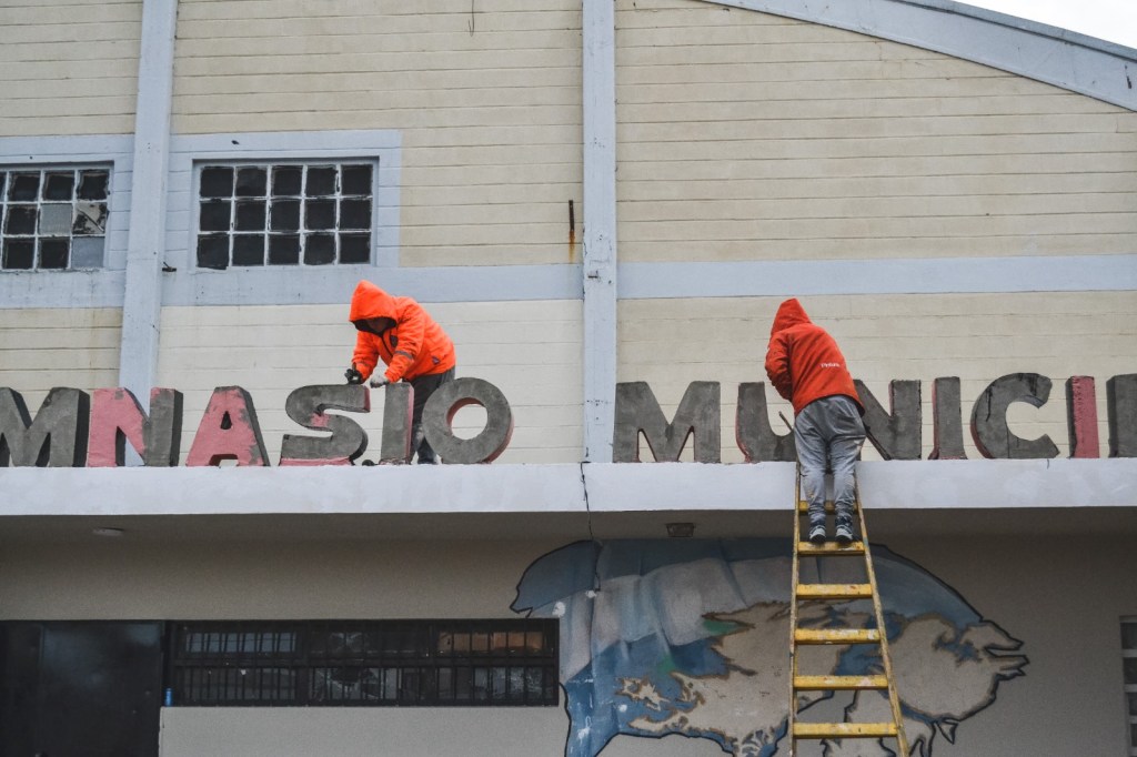 Avanzan los trabajos de reparación en el Gimnasio Municipal “Héroes de Malvinas” de Playa&nbsp;Unión