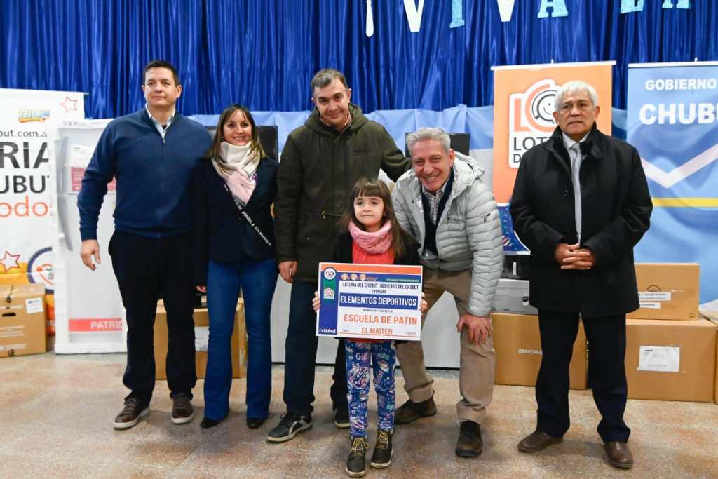 El Maitén: Arcioni entregó ayuda social a instituciones y unidades móviles a la Policía del&nbsp;Chubut