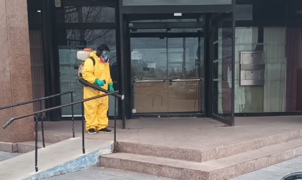 El Municipio de Trelew realiza tareas de desinfección y&nbsp;fumigación