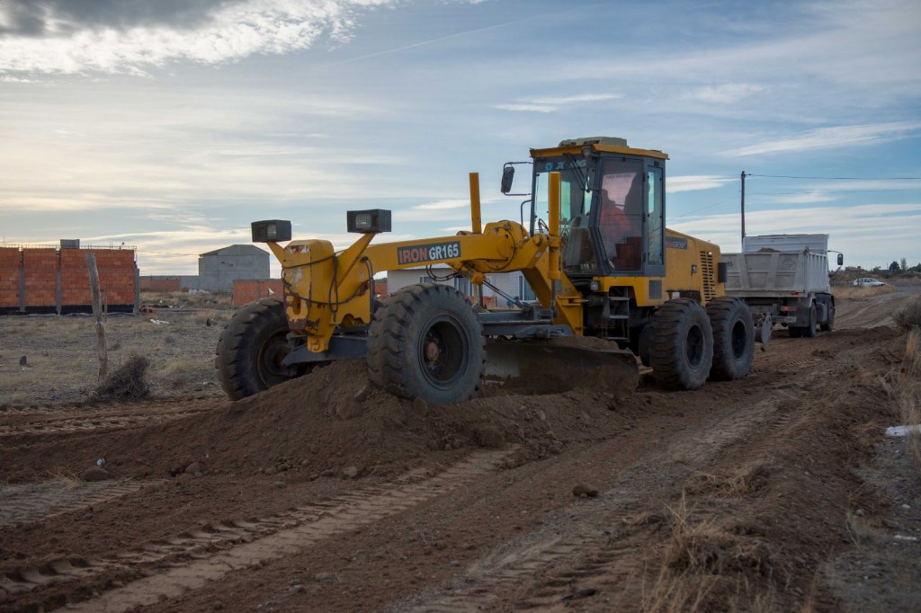 La Municipalidad de Rawson avanza con los trabajos de apertura de calles en el barrio 3 de Abril 
