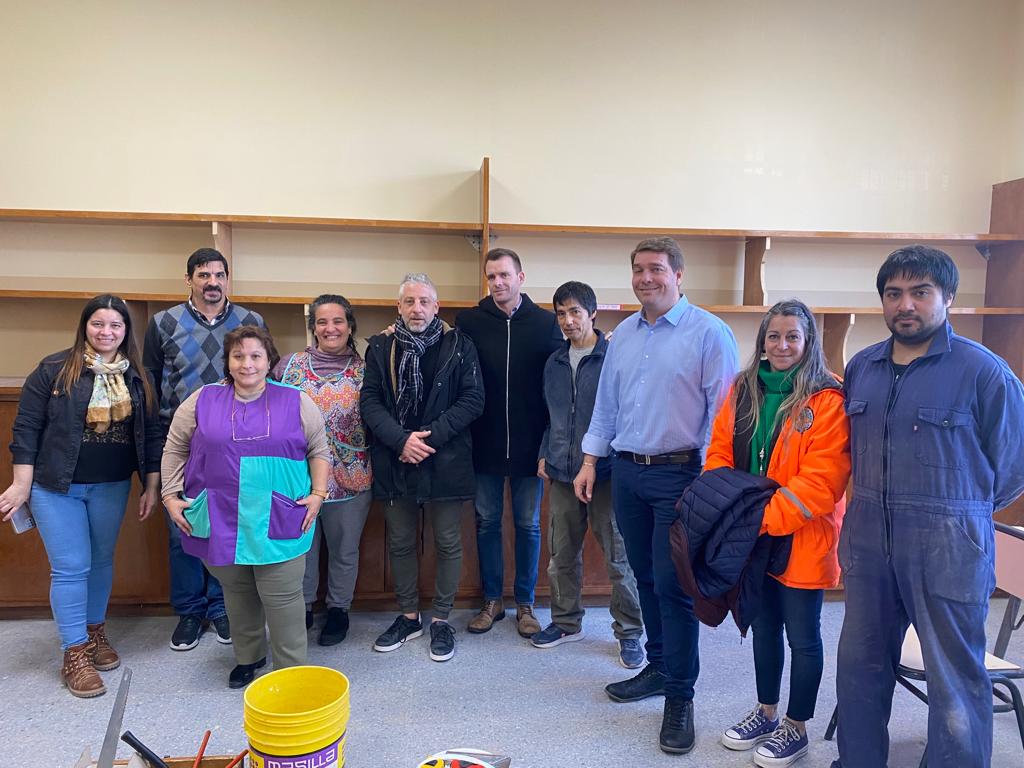 Biss visitó la Escuela N° 776 de Playa Unión, donde personal municipal refaccionó la&nbsp;biblioteca