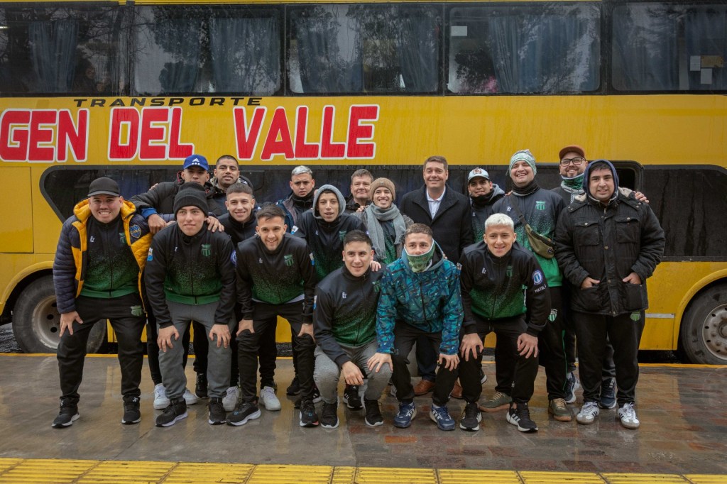 El intendente Biss despidió a la delegación de “Deportivo Malvinas futsal” que viaja a un Torneo Patagónico en&nbsp;Esquel