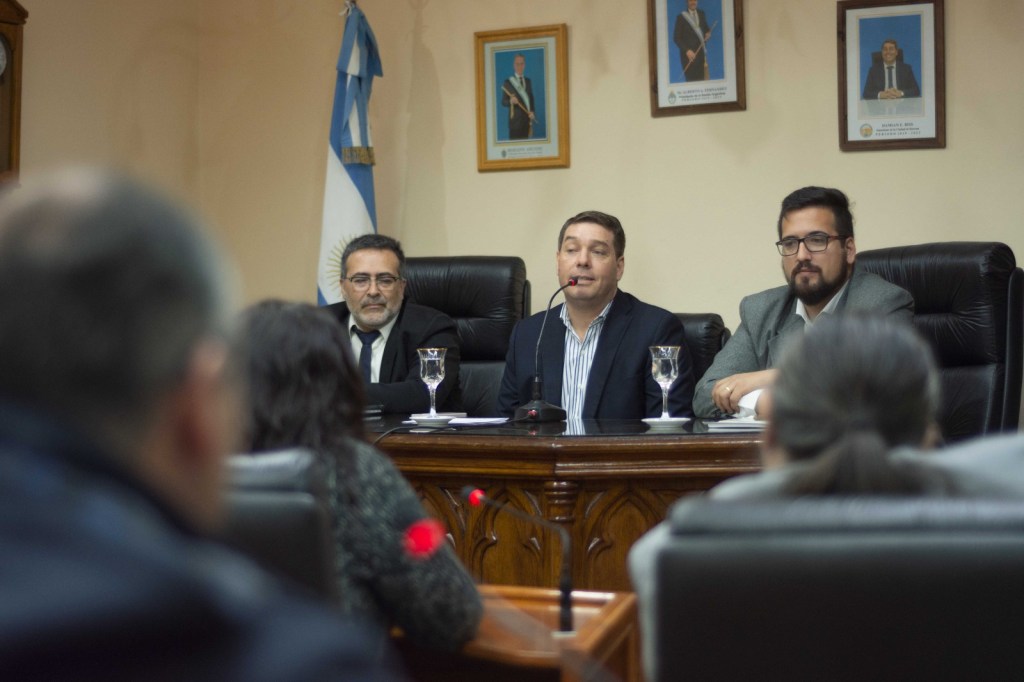 Biss acompañó la presentación de un proyecto elaborado por alumnos para crear la banca estudiantil en el Concejo de&nbsp;Rawson