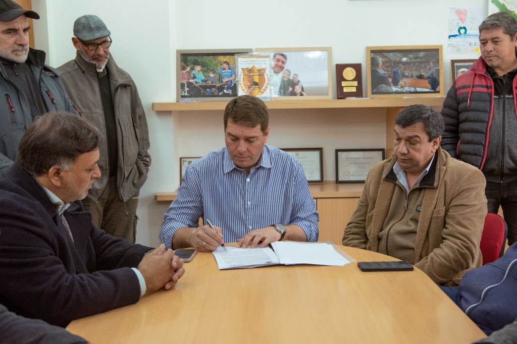 Biss firmó con Nación un convenio para crear en el Vivero Municipal de Rawson un centro de propagación de plantas autóctonas, olivos y otras&nbsp;especies