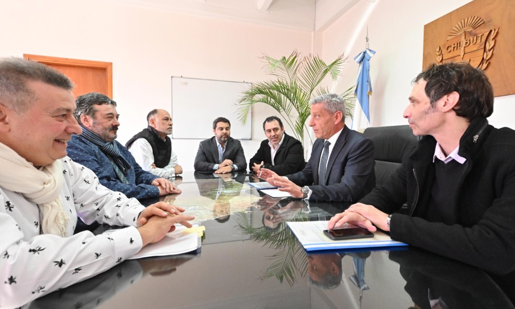 Arcioni se reunió con las autoridades del Banco del Chubut y de la Asociación&nbsp;Bancaria