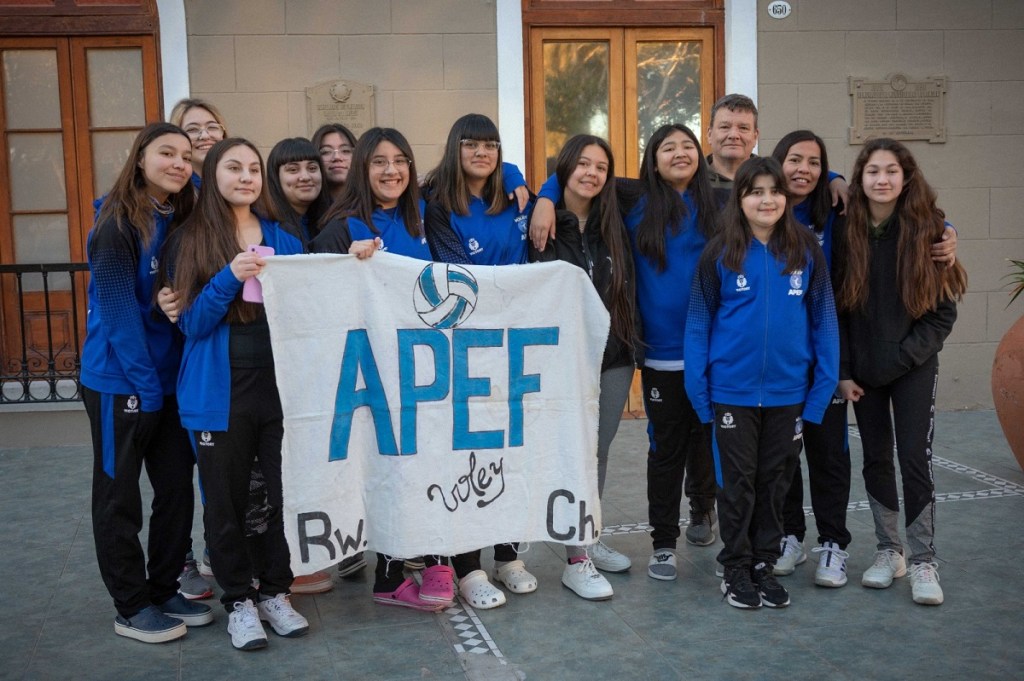 El Municipio despidió al equipo de vóley femenino de Rawson que competirá de un torneo en Choele&nbsp;Choel