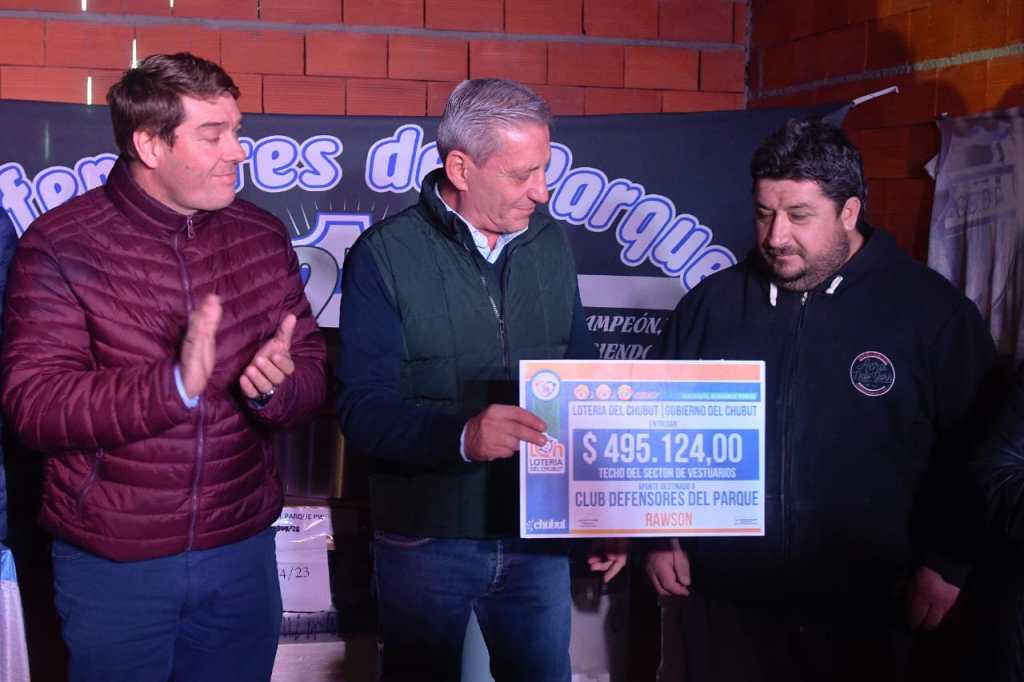 Arcioni entregó equipamiento al Club Deportivo Defensores del Parque de Rawson y recorrió las obras en&nbsp;ejecución