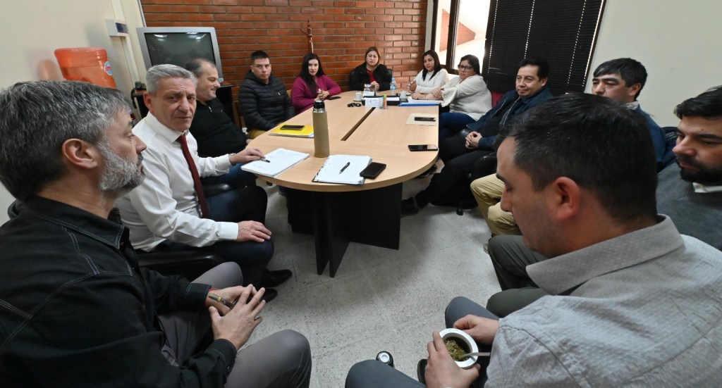 Arcioni se reunió con jefes comunales y garantizó la continuidad de obras en cada&nbsp;localidad