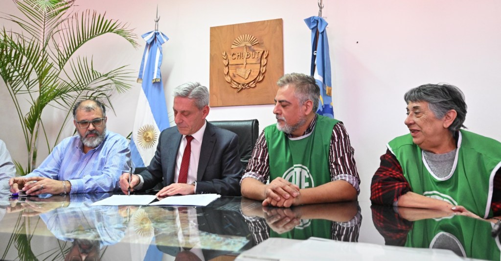 Arcioni se reunió con trabajadores de la Administración Pública Central y acordó una nueva pauta salarial para el segundo&nbsp;semestre