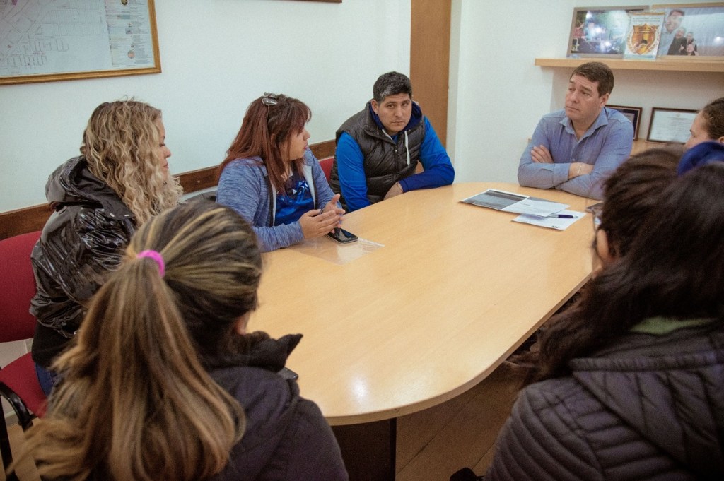 El intendente Biss recibió a la Comisión de Padres de Fútbol Academia 12 de Rawson 
