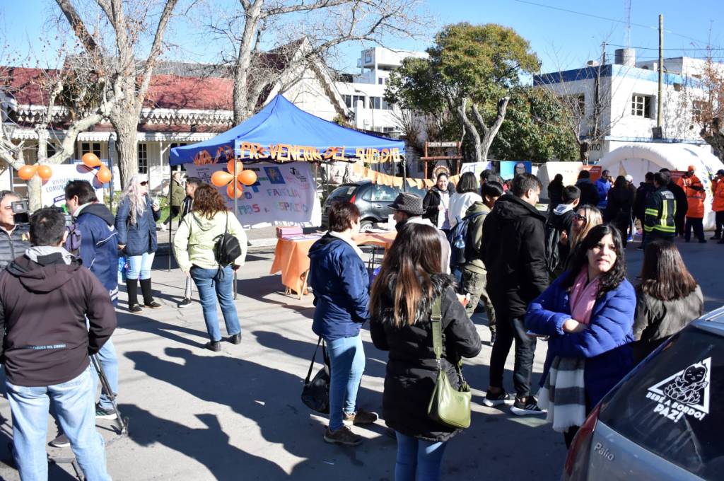 El Municipio de Trelew y la Mesa Intersectorial de Abordaje Integral del Suicidio realizó una actividad en la Plaza&nbsp;Independencia