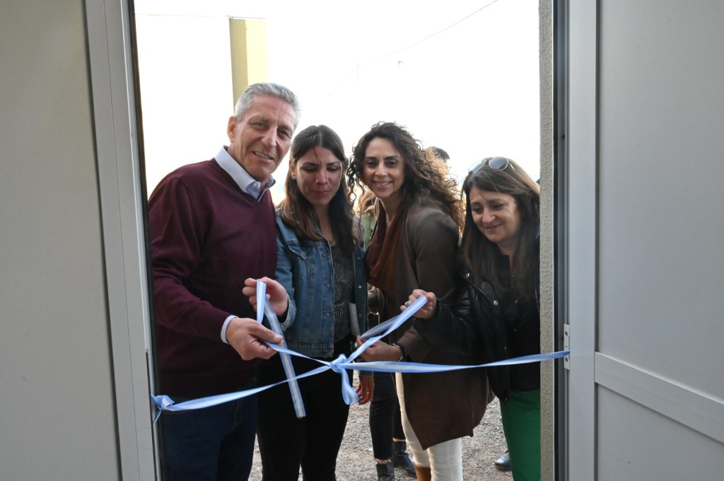 Arcioni entregó viviendas y supervisó el avance de la obra de interconexión eléctrica entre Camarones y&nbsp;Garayalde