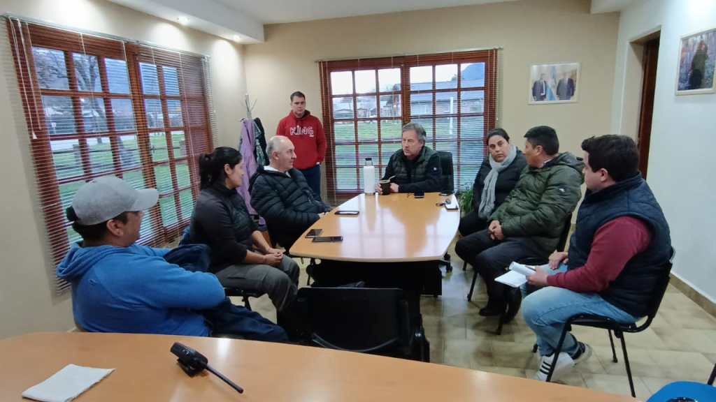 Comarca Andina: Organismos provinciales continúan asistiendo y colaborando a vecinos afectados por el&nbsp;temporal