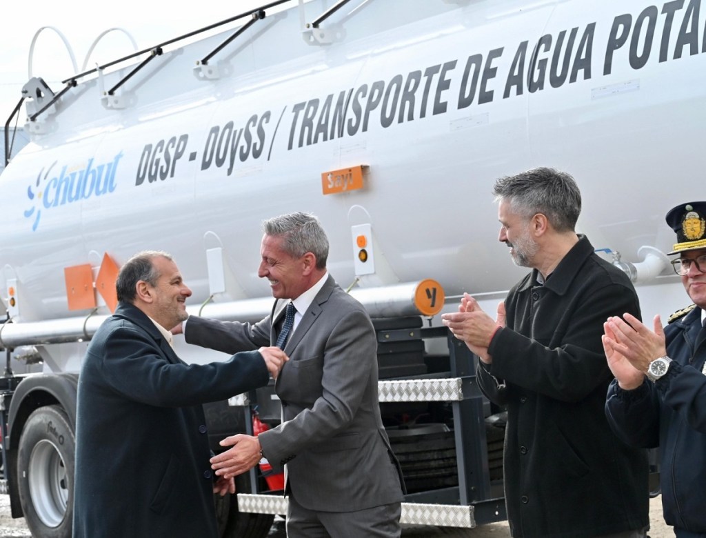 El Gobierno del Chubut incorporó un tanque semirremolque para asistir con agua potable a localidades del interior&nbsp;provincial