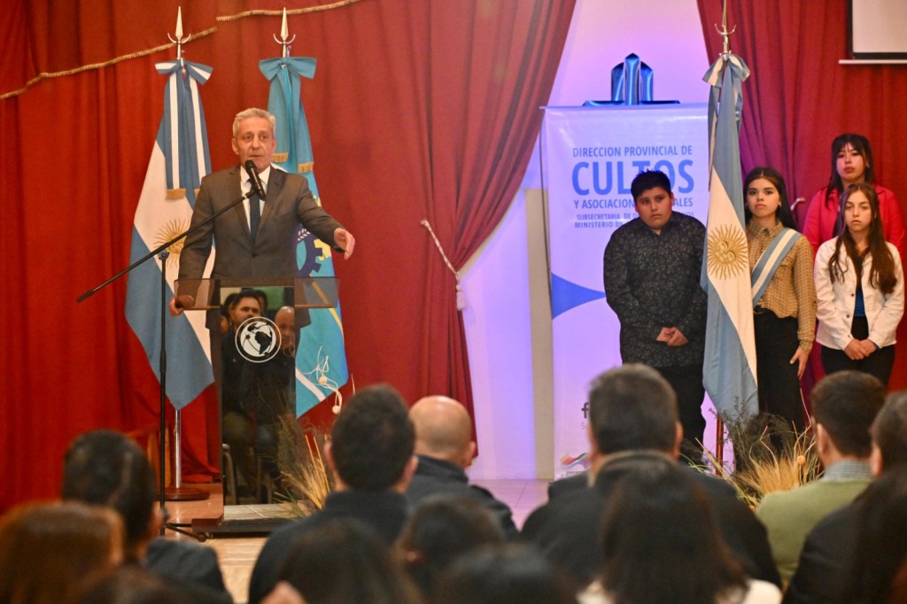 Arcioni entregó el Registro Nacional de Culto a cinco instituciones religiosas de&nbsp;Chubut