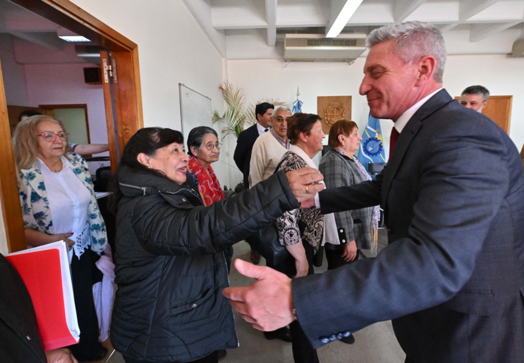 Arcioni recibió a integrantes del Centro de Jubilados “Esperanza de Vida” de&nbsp;Trelew