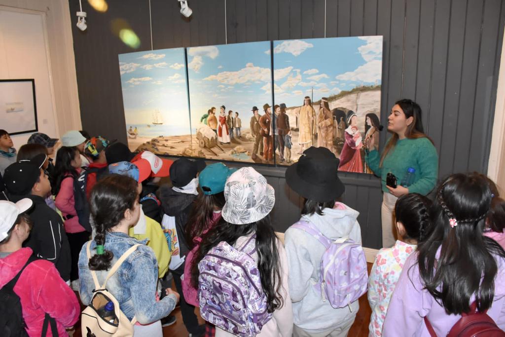 Alumnos de la Escuela N° 85 realizaron el tradicional Paseo por el Casco Histórico de la&nbsp;ciudad